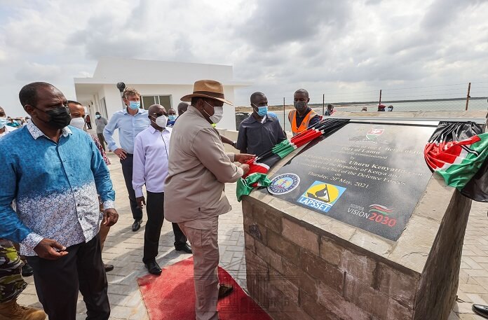 President Uhuru Kenyatta witness first ship to dock at deep at sea port.