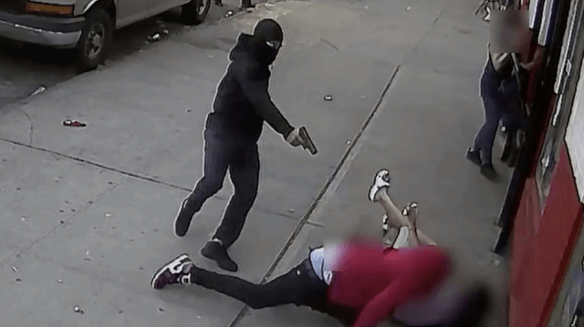 Man shoots 12 times and targets children - Watch video