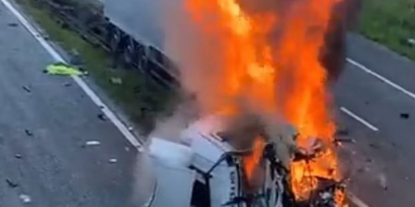 Tragedy: Lorry crashes into cars and explodes - Fears are expressed for many dead