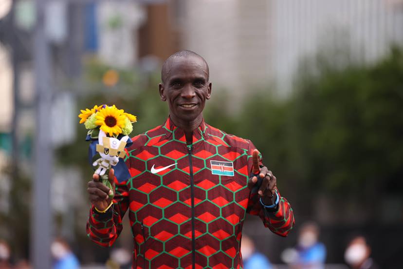 Eliud Kipchoge successfully defends his marathon medal