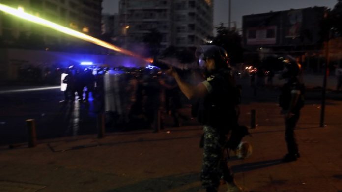 Many injured in clashes between protesters and police