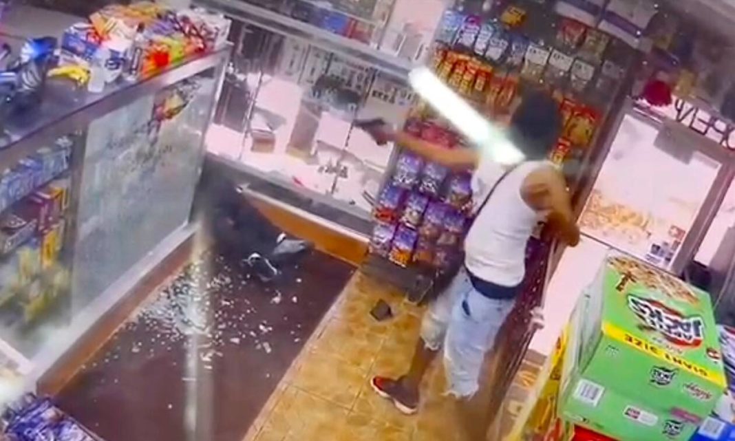 Gunman cold-bloodedly executes 21-year-old in supermarket - Video shocks