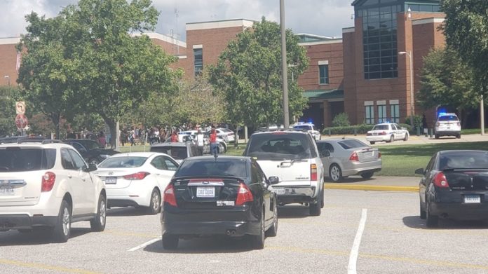 Two students were slightly injured by gunshots in a high school