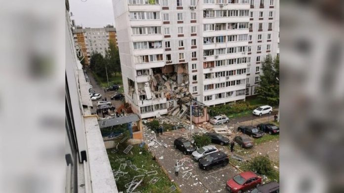 Explosion in a 9-storey building: At least two dead - Watch video