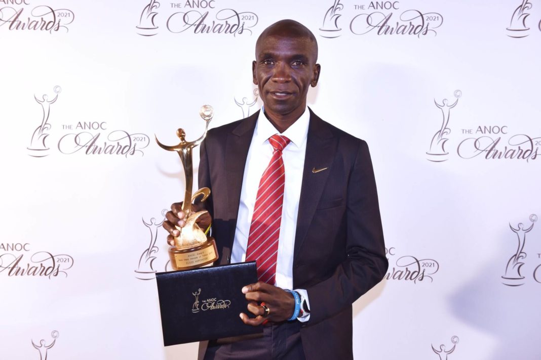 His Excellency President Uhuru Kenyatta has congratulated Kenyan marathoner Eliud Kipchoge for winning the 2021 ANOC Award for the Best Male Athlete at the Tokyo Olympics. The President said the prestigious ANOC Award is a global recognition of Kenya's prominence as a sporting nation, and advised upcoming athletes to emulate Eliud's determination, humility, hardwork and patriotism as they build their careers
