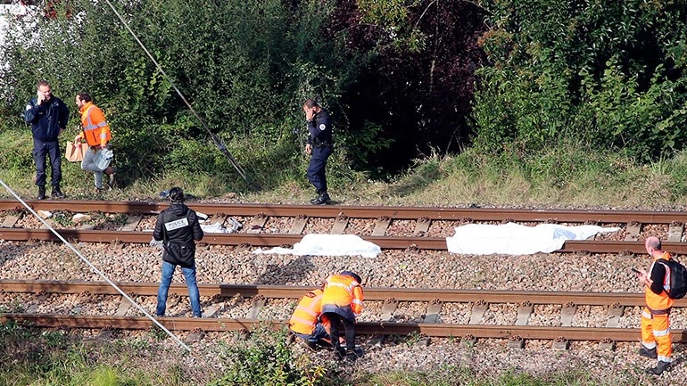 Three migrants killed by train - Lying on rails