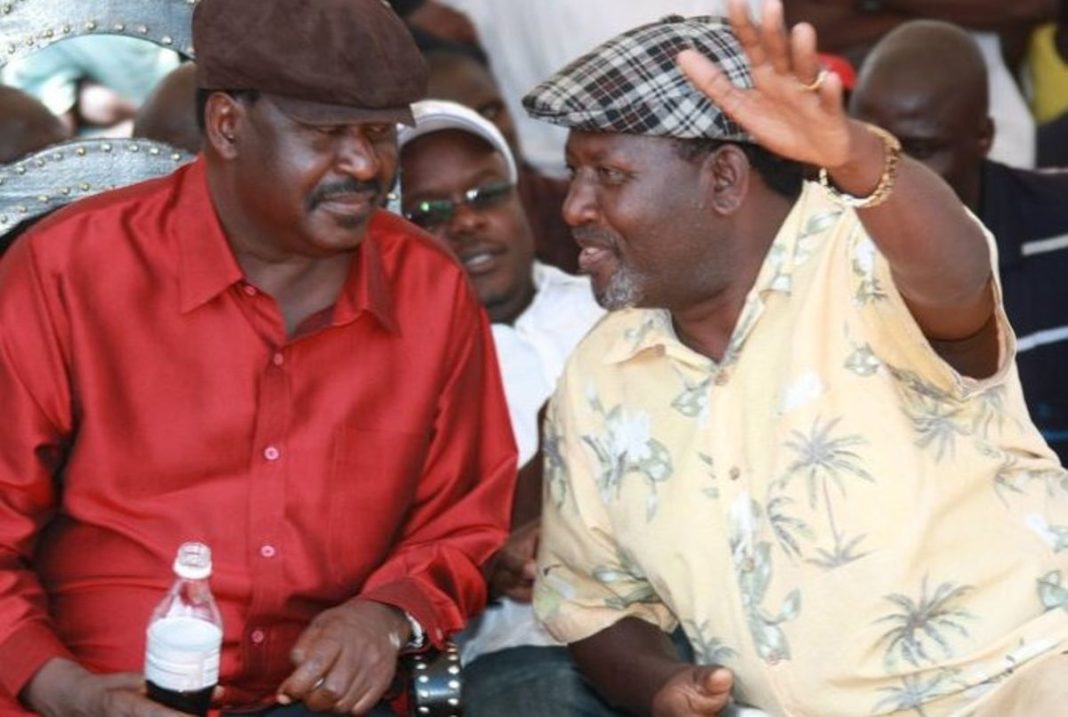 Raila Odinga (L) and his ally Mpuru Aburi. [Photo/venasnews]