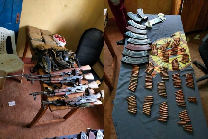 How police arrested two suspects with firearms, 9 magazines, 203 rounds of live ammunition